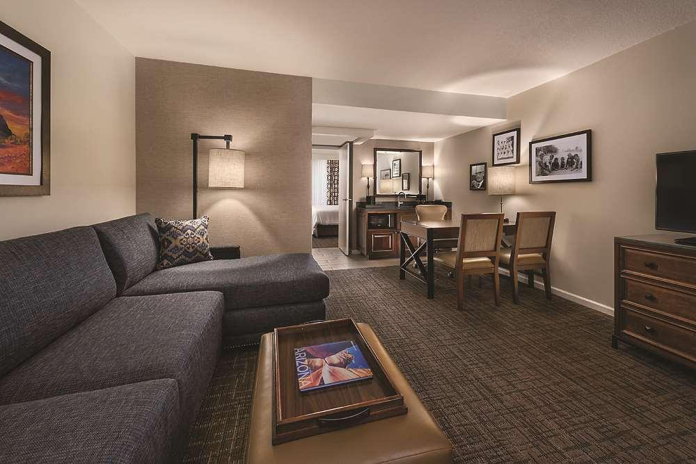 Embassy Suites By Hilton Scottsdale Resort Szoba fotó